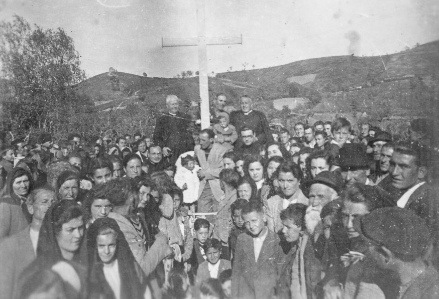 Pannello 14 - Tutto il paese a catechismo per la Pasqua del '45